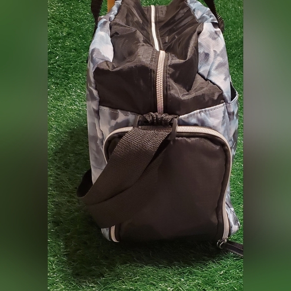 Unisex Nylon Camouflage Lightweight Duffel Gym Travel Bag Blue Black - Picture 4 of 8